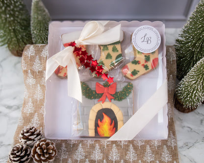 biscuits cheminée de Noël et chaussons de Noël dans un coffet