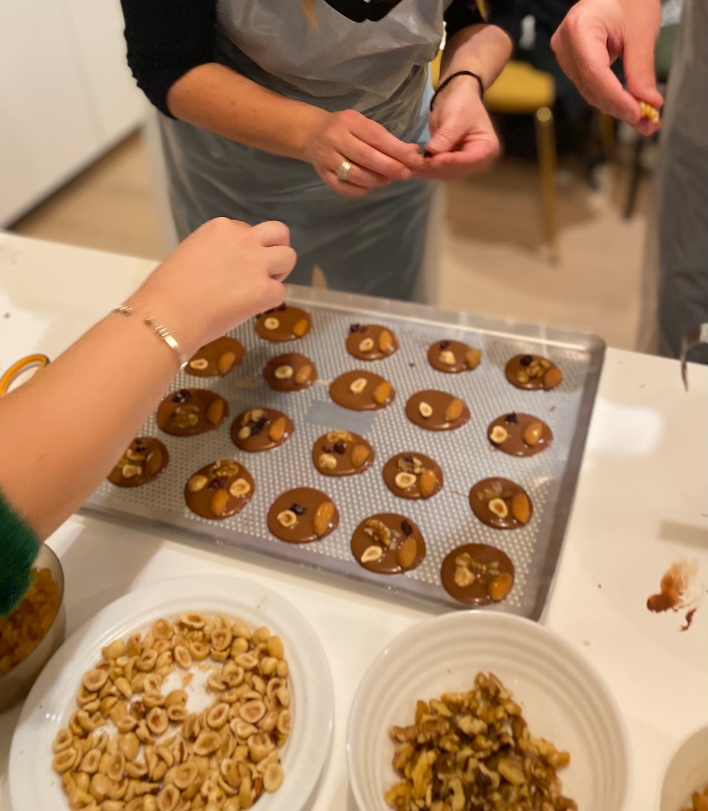 Atelier chocolat | Délices en Duo : Créez vos Mendiants | Duo Parent/Enfant | Par Héléna